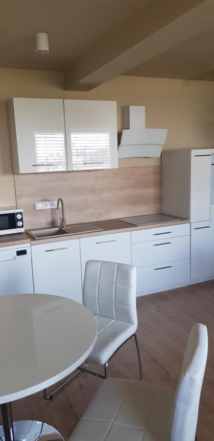 Apartman Greenside Michalovce Exteriör bild