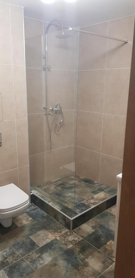 Apartman Greenside Michalovce Exteriör bild