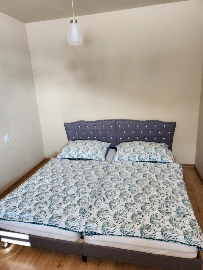 Apartman Greenside Michalovce Exteriör bild